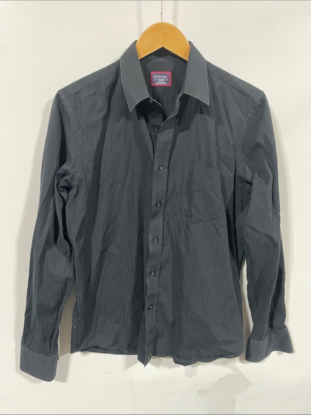UNTUCKit Men's Charcoal Pinstripe Long-Sleeve Button-Down Shirt